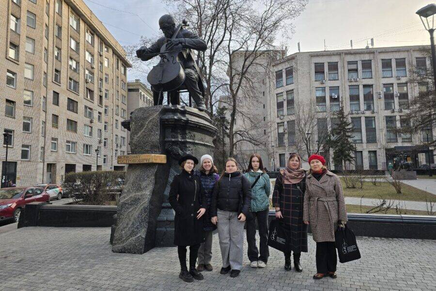 Памятник Мстиславу Ростроповичу. Экскурсия по городу