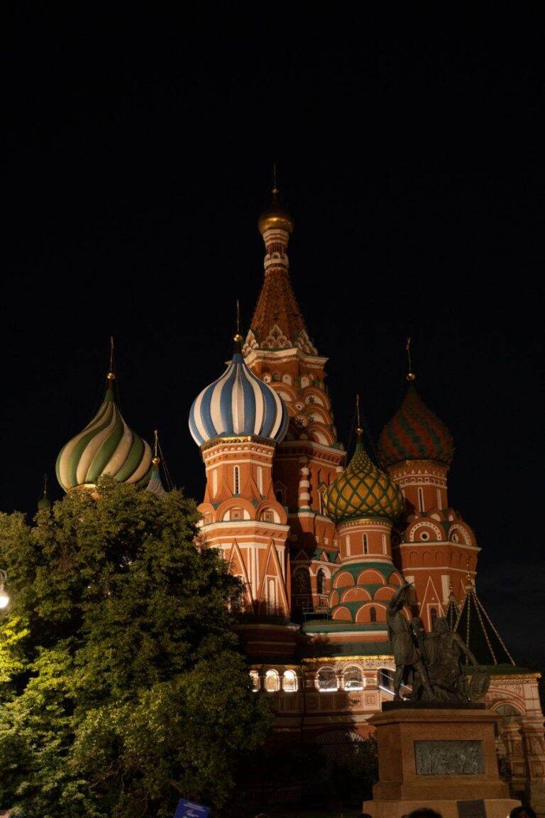 Храм Василия Блаженного (Покровский собор). Вид ночью. Экскурсия по Москве