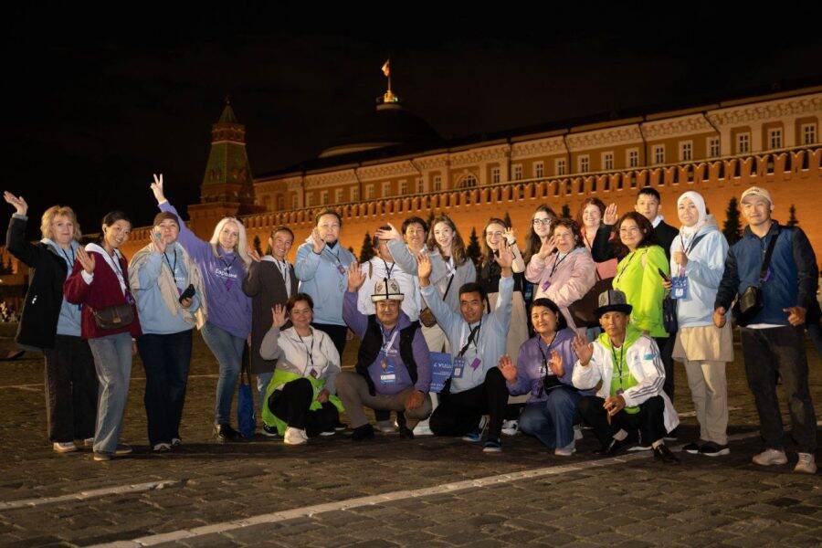 Рядом с кремлёвскими стенами. Обширная прогулка с гидом по Красной площади У стен Кремля. Большая экскурсия по Красной площади