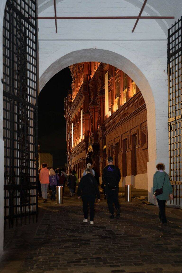 沃斯克列先斯基门。莫斯科夜游