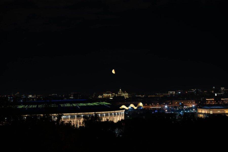 Панорама стадиона 'Лужники'. Ночная прогулка по Москве Вид на стадион "Лужники". Ночная экскурсия Москве