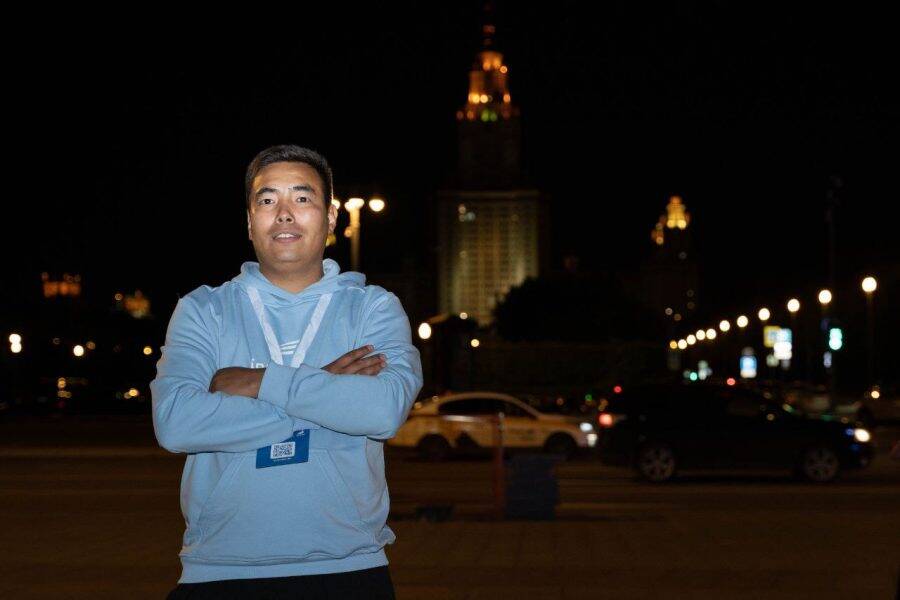 Московский государственный университет. Вечерняя прогулка с гидом около МГУ. Московский государственный университет. Ночная экскурсия рядом с МГУ.