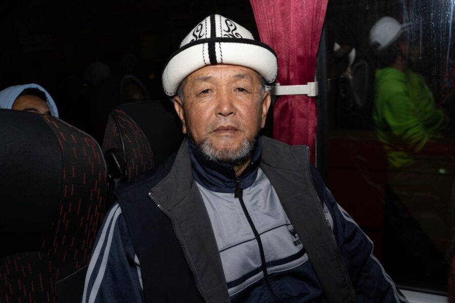 Посетитель из Кыргызстана на прогулке с гидом по Москве Гость из Кыргызстана на экскурсии по Москве