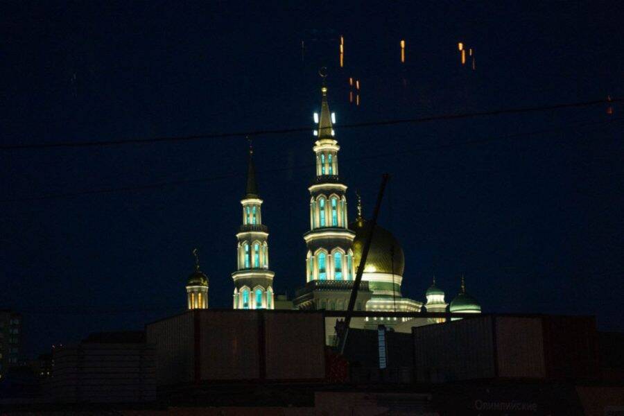 Главная джума-мечеть Москвы — Московская соборная мечеть. Ночная прогулка с гидом по столице. Московская соборная мечеть — главная джума-мечеть Москвы. Экскурсия по столице ночью.