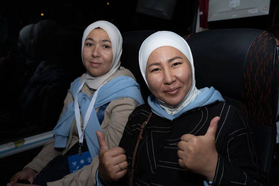 Ночная автобусная экскурсия по Москве с гостьями из Кыргызстана Гостьи из Кыргызстана на ночной автобусной экскурсии по Москве