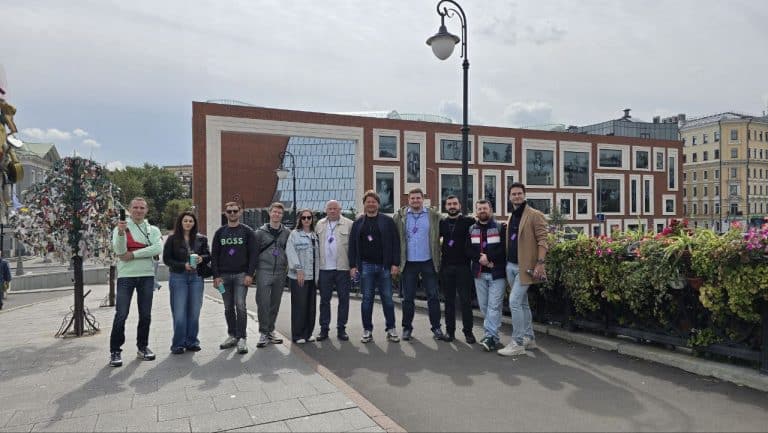 Лужков мост, ГК "Самолёт" на фоне нового корпуса Третьяковской галереи. Экскурсия по Москве