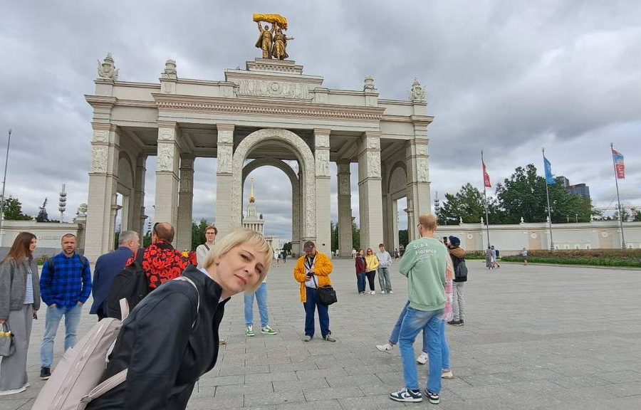 Вход ВДНХ главный. Экскурсия с гидом Главный вход ВДНХ. Прогулка с гидом