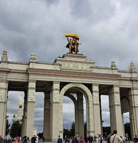 Главный вход на ВДНХ ВДНХ. Главный вход