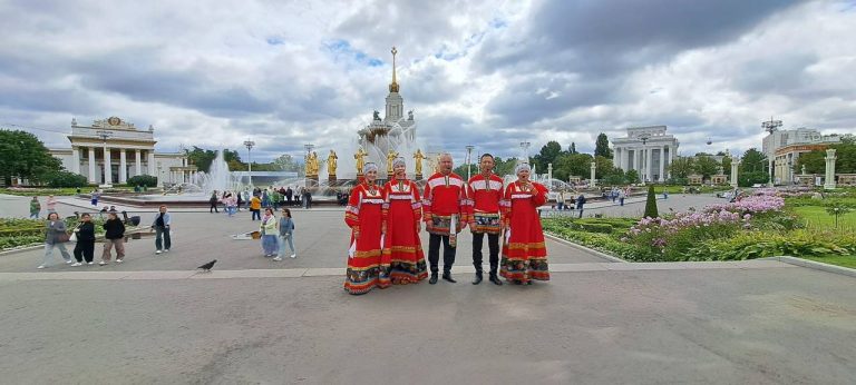 The Festival of National Russian Cuisines at VDNKh took place during our excursion.