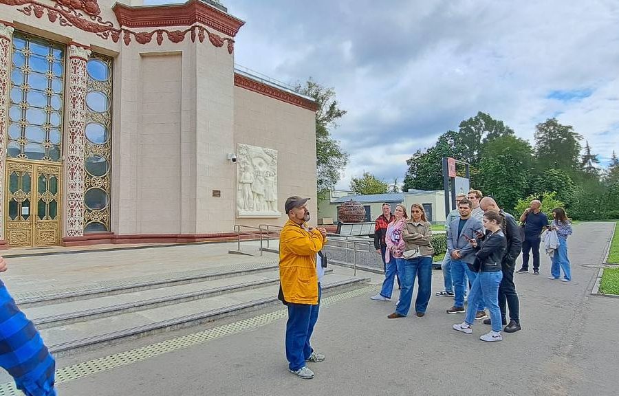 ВДНХ Павильон. Прогулка с гидом по столице для группы Павильон ВДНХ. Экскурсия по Москве для коллектива