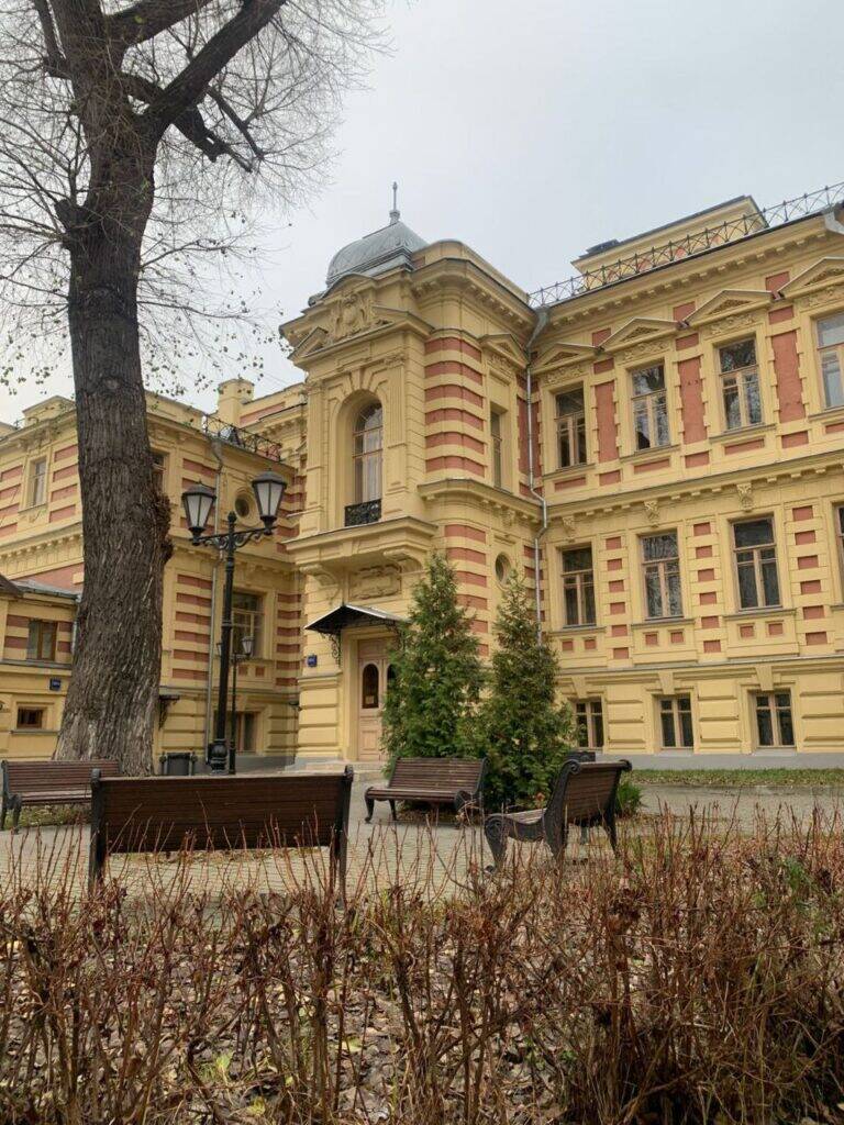 Восточная часть особняка Стахеева. Прогулка по Басманному району Москвы