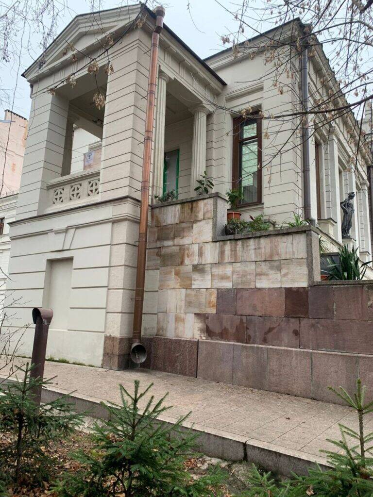 Восточная сторона особняка Стахеева. Экскурсия по городу Восточная часть особняка Стахеева. Прогулка по городу с гидом