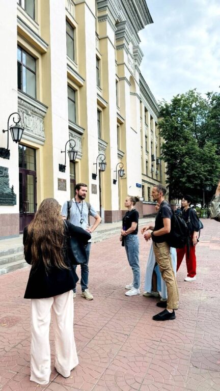 Здание ВГИКа. Прогулка с гидом для девелоперов компании 'Родина' Здание ВГИКа. Экскурсия для девелоперов застройщика "Родина"