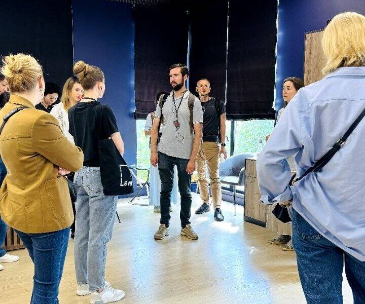 В офисе застройщика "Родина" перед началом экскурсии