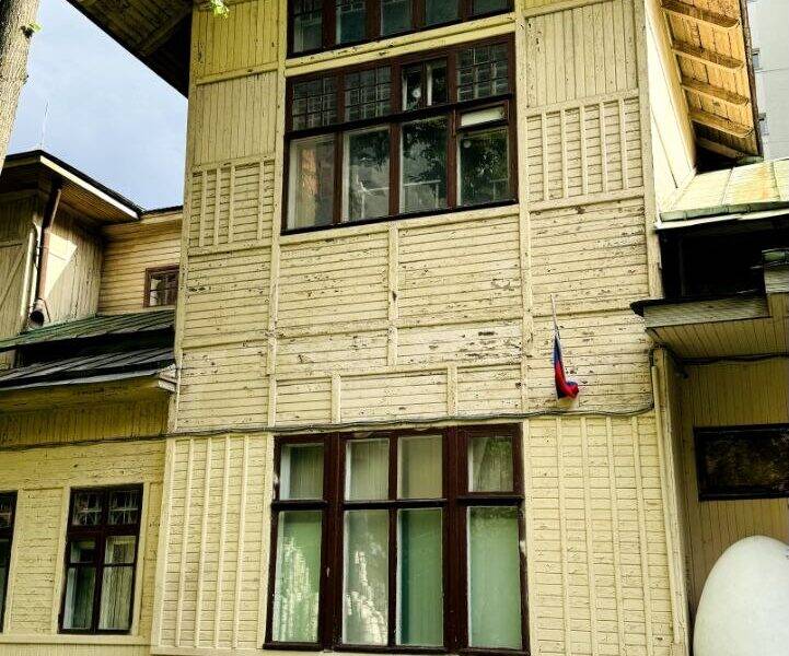 Дача банкира Адольфа Юнкера. Экскурсия по Москве рядом с Давыдково (БКЛ). Дача банкира Адольфа Юнкера
пр. Загорского, 23. Экскурсия по Москве близ Давыдково (БКЛ).