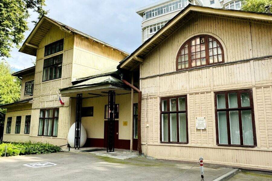 Дача банкира Адольфа Юнкера. Корпоративная прогулка с гидом для застройщика "Родина" по долине реки Сетунь и району ЖК "Родина Парк". Дача банкира Адольфа Юнкера. Корпоративная экскурсия для застройщика "Родина" по долине реки Сетунь и району ЖК "Родина Парк".