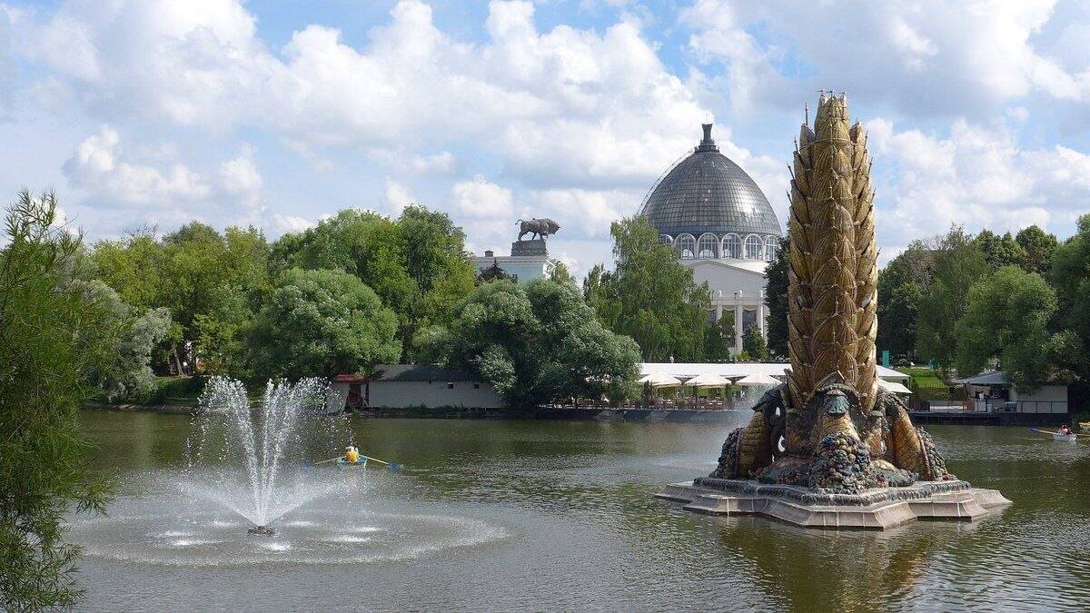 Ostankino Park VDNKh pond
