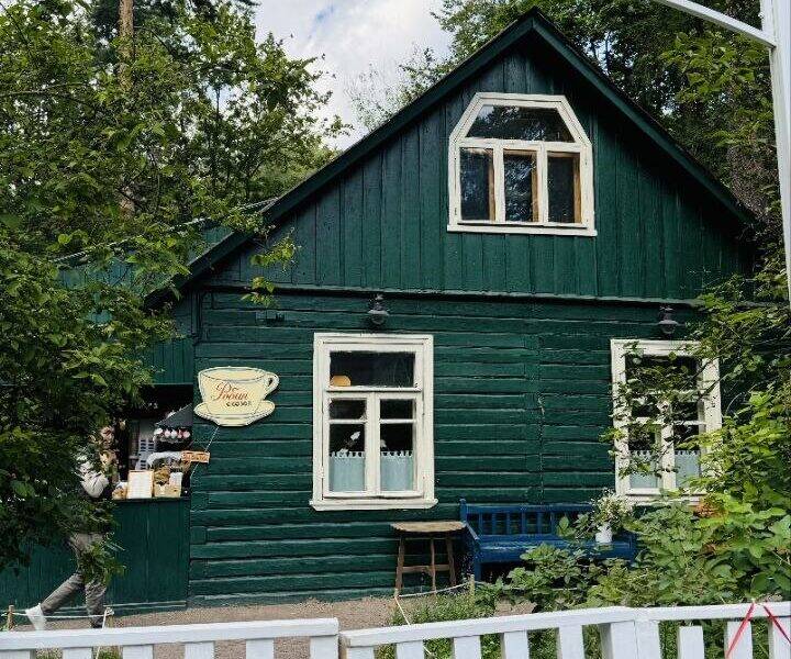 В поселке Переделкино находится кафе "Робин". Прогулка с гидом. Кафе "Робин" в поселке Переделкино. Прогулка с гидом