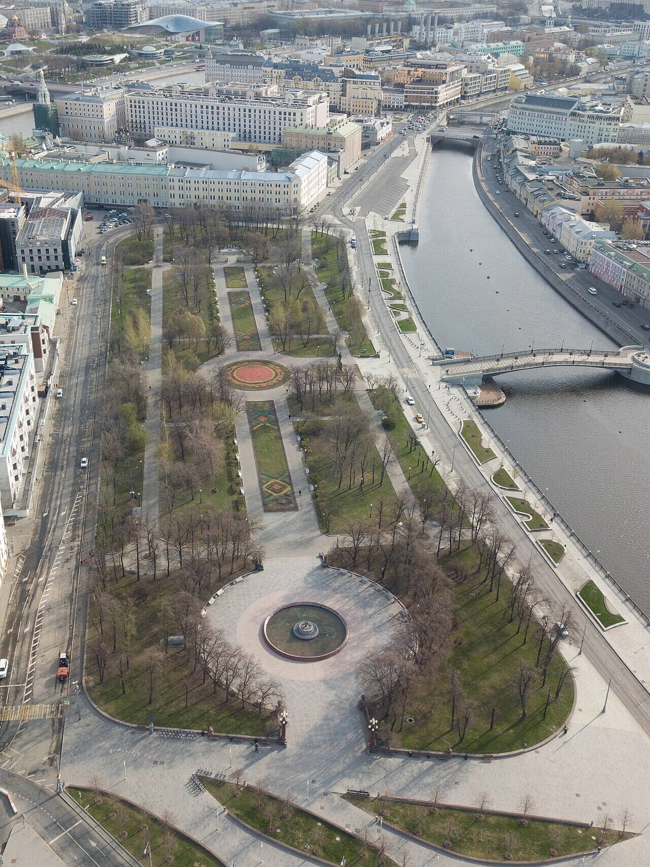 The gardens of Bolotnaya Square, with paths and trees; a canal and bridge nearby