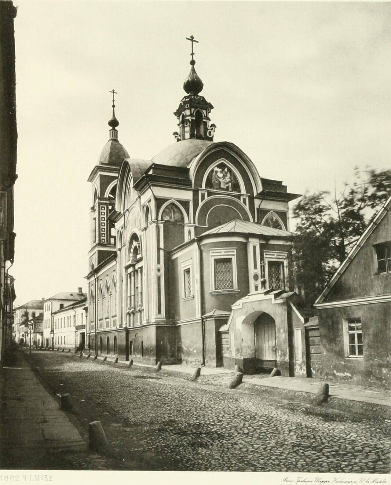 Церковь Николая Чудотворца, именуемая Мокрым, на мощёной улице Москвы в 1882 году