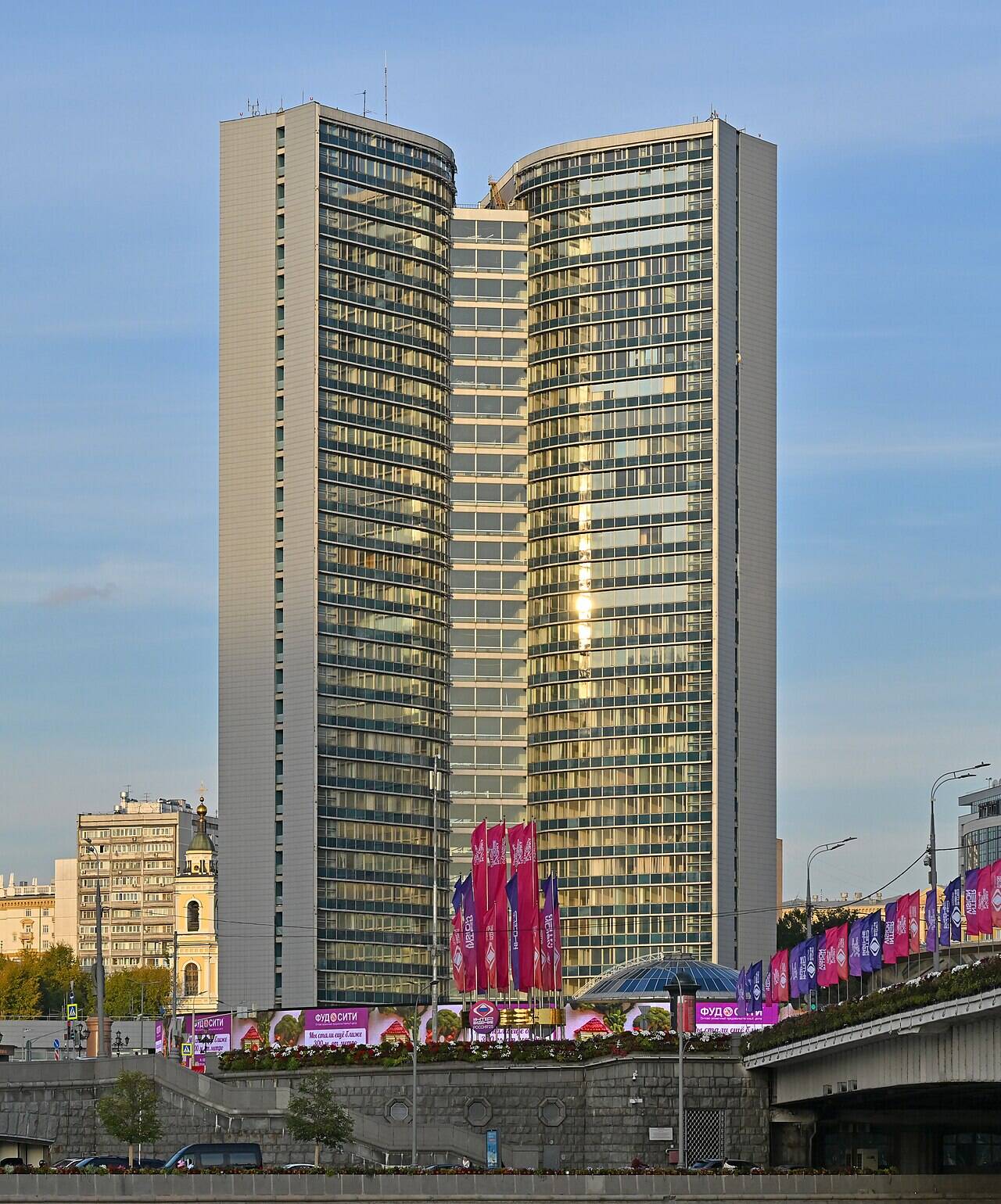 The two curved wings and central block of the Comecon building, with Novoarbatsky Bridge on the right