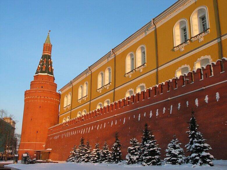 Неглинная и мосты: почему у Александровского сада три части