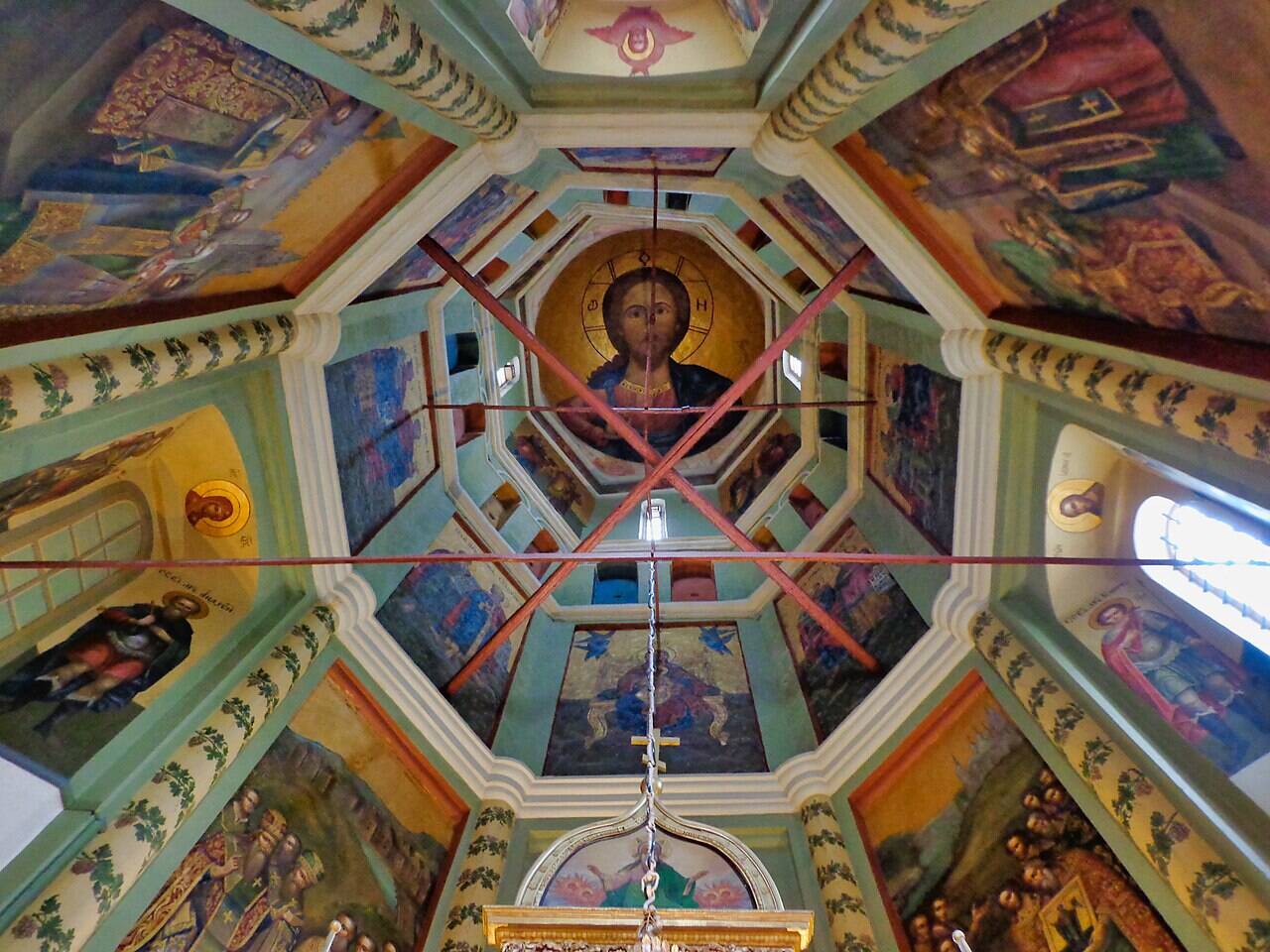 Расписной свод церкви Николы Великорецкого в Покровском соборе