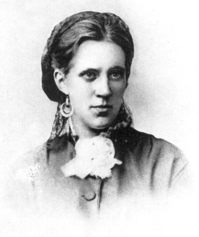 Black-and-white bust portrait of Anna Grigoryevna Dostoevskaya with her hair pinned up and wearing earrings.