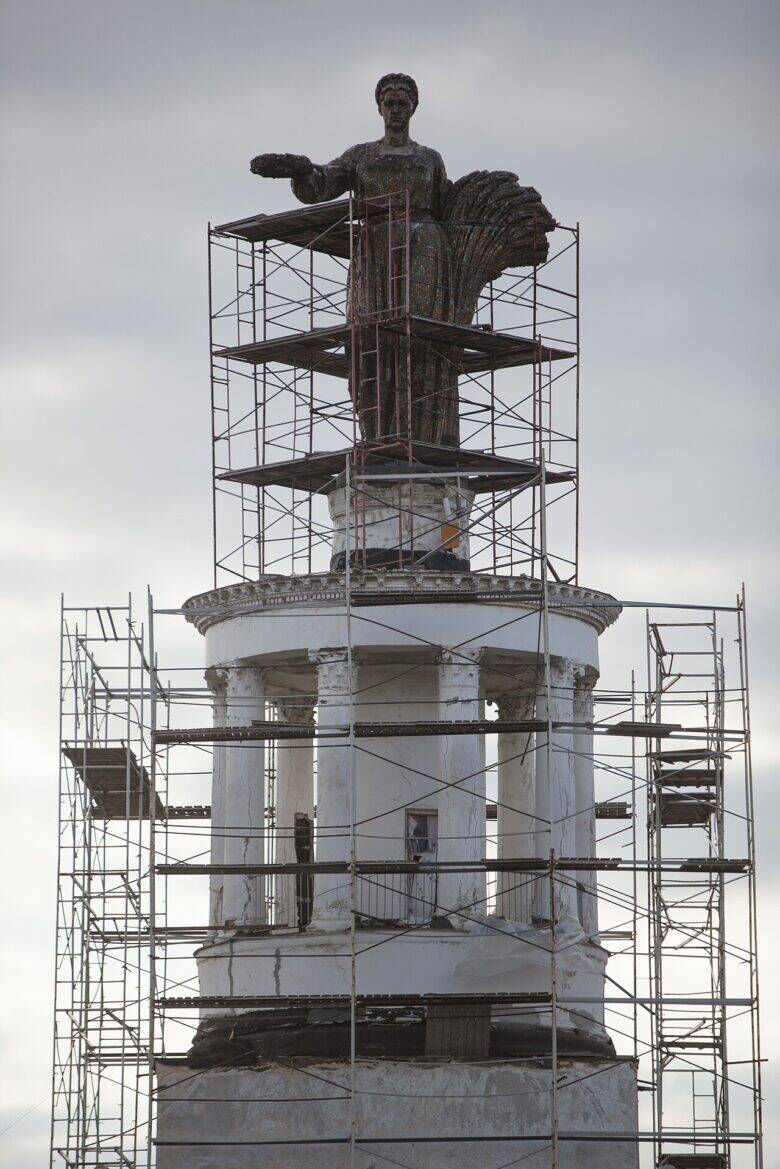 The sculpture and tower of the Belarus Pavilion at VDNKh, surrounded by scaffolding.