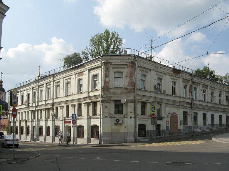 The two-storey Yaroshenko House on the corner beside Khitrovskaya Square, present-day view