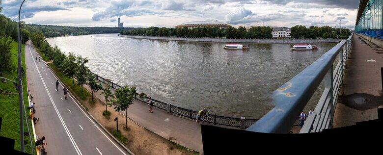 View from Luzhniki Metro Bridge towards the Moskva River, Vorobyovskaya Embankment and Luzhniki