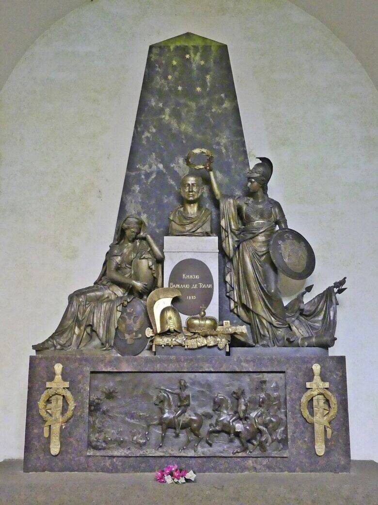 A memorial with a bust of Barclay de Tolly, two allegorical figures and a relief depicting horsemen.