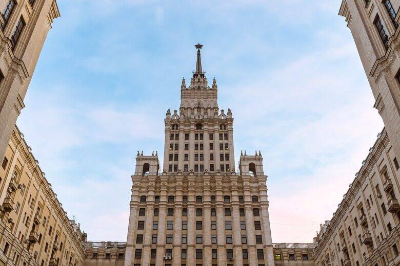A tower with a spire between the high-rise’s two wings, set against the sky.